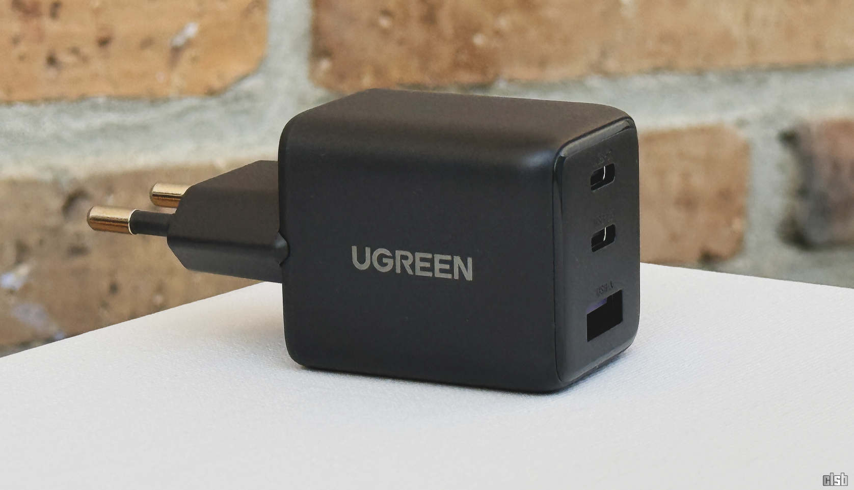 Încărcător Ugreen de 30W, GaN, cu trei porturi fast charging
