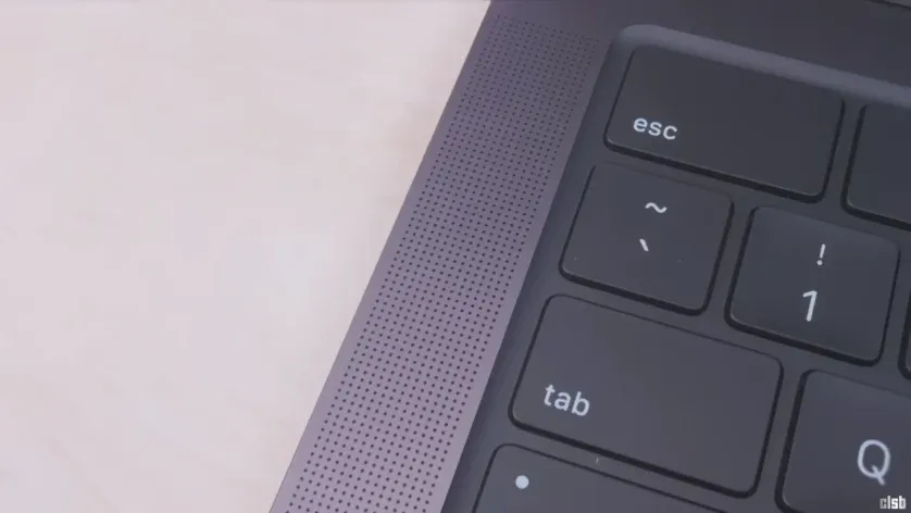 Difuzor stânga MacbookPro - perforații perfecte