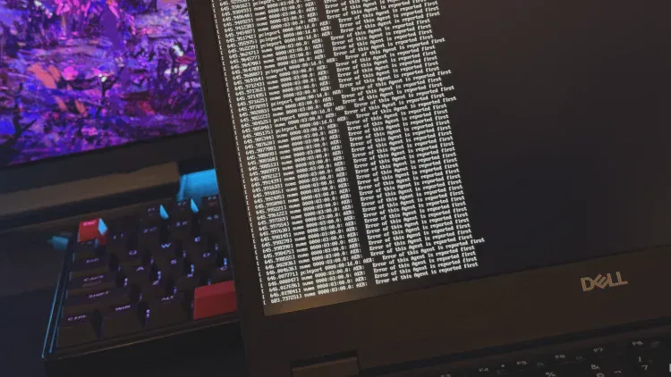 Eroare afișată pe ecranul Dell Latitude 5490