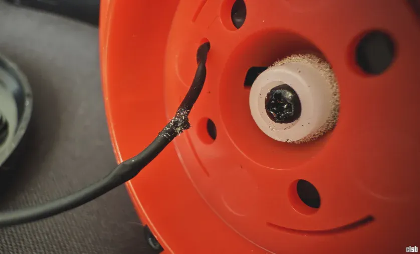 Fir sugrumat al căștilor Platronics