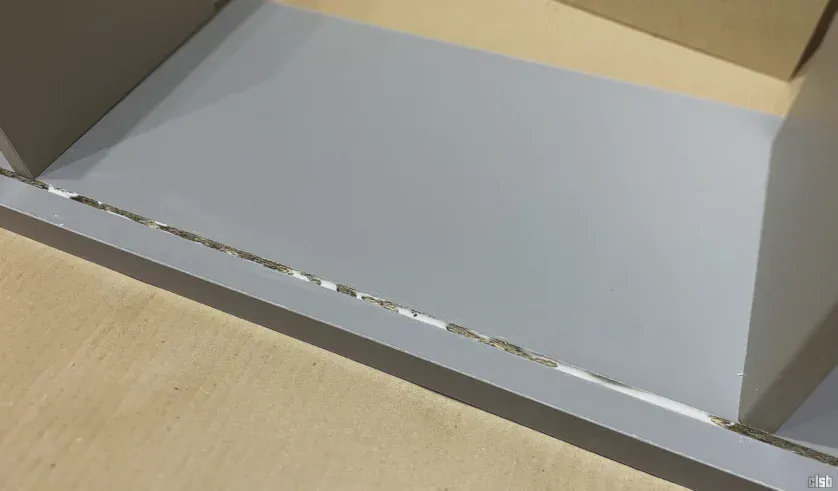 aracet în canalul frezat - mobilă Ikea