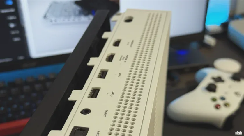 Xbox - capac inferior desfăcut