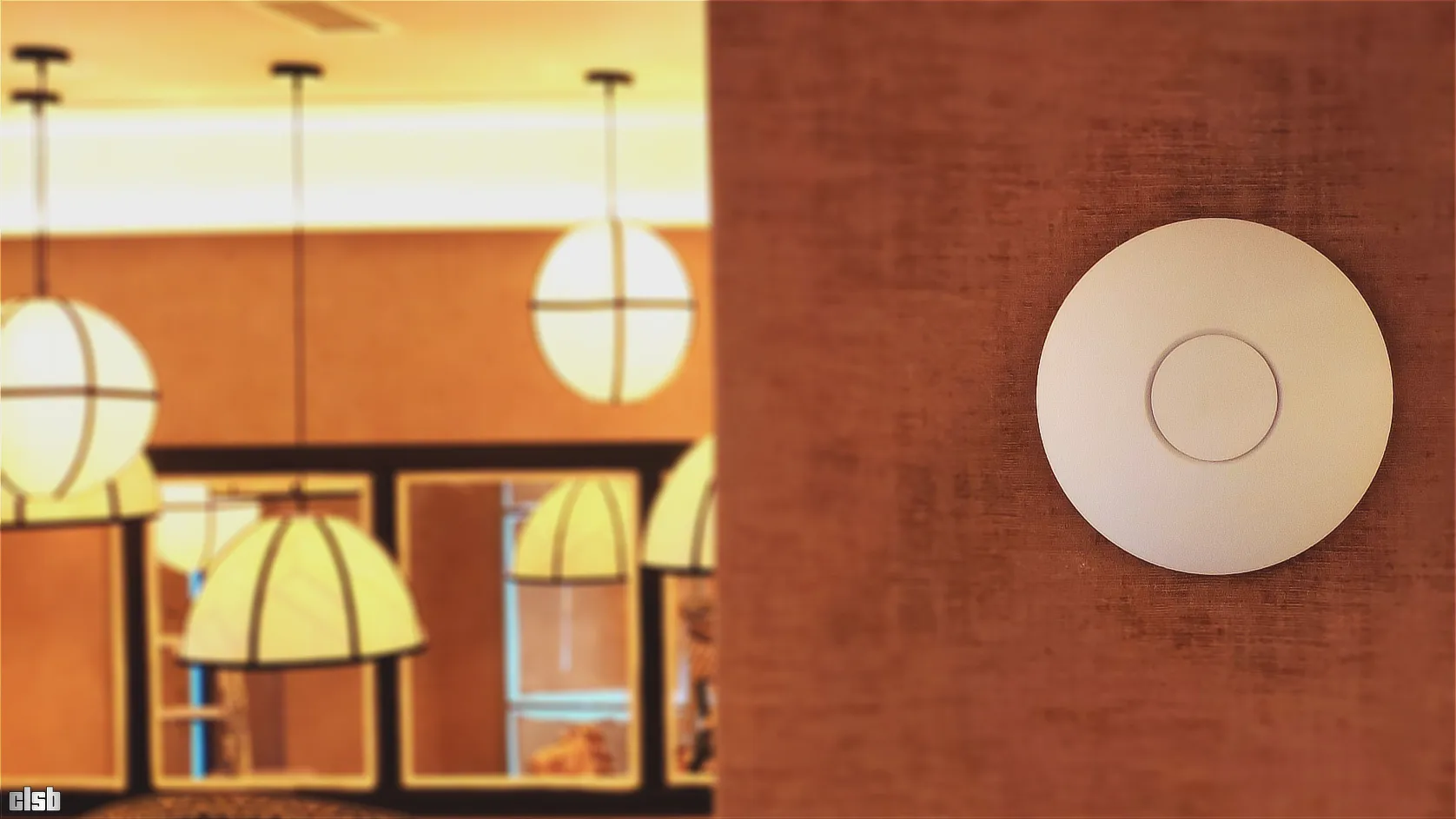 Unifi AP AC Pro montat pe perete