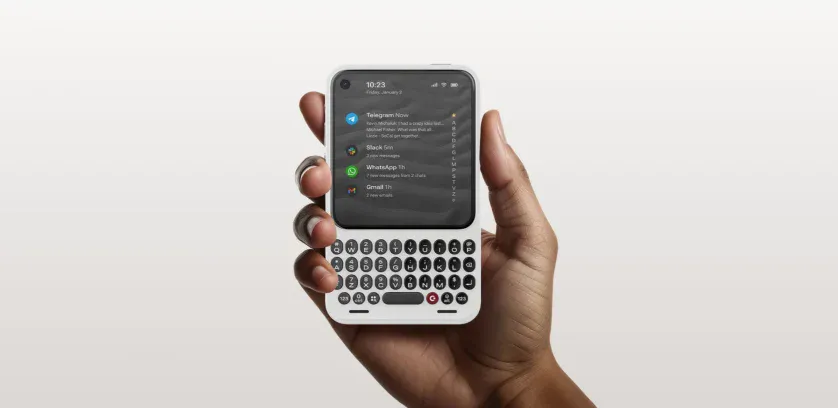 Clicks Communicator: telefon android cu tastatură fizică QWERTY