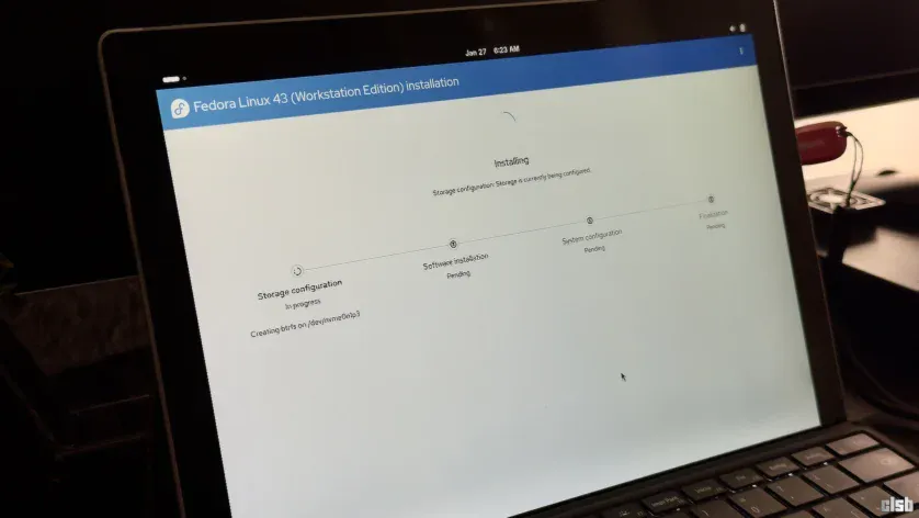 Fedora pe Microsoft Surface Pro 5